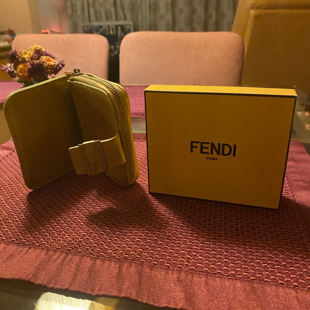 💛Fendi Wallet - Picture 3 of 5
